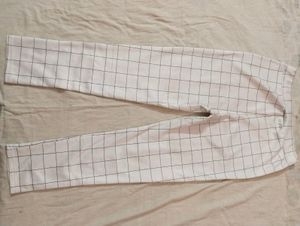 BRAND NEW WHITE JEGGINGS