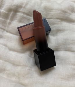 HUDA Beauty Lipstick -sweet Cheeks