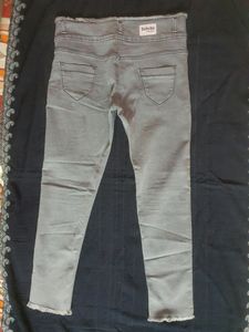✨️✨️Price Drop✨️✨️ Slim Fit Ankle Length Jeans