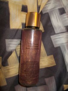 ✨Victoria’s Secret Velvet Petals Shimmer Mist✨️