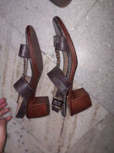 5 Used Footwear (Fixable)