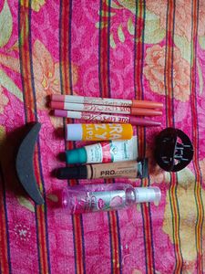 Chic Black Handbag with Bow Detail