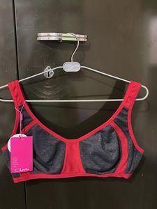 Clovia Sports Bra