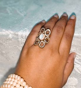 Elegant Golden Ring