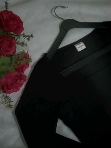 Black Cropped Long Sleeve Top