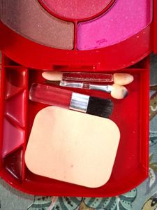 Vintage Inspired Makeup Kit