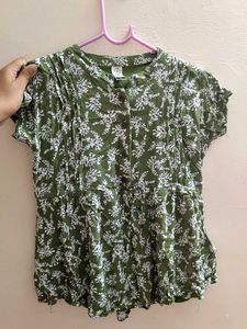 Pretty Green Top - New 💚