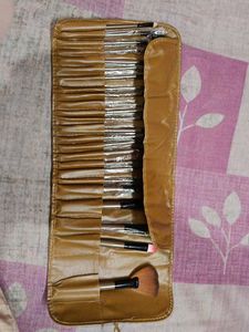 Professional Set Of 24 Makeup Brushes