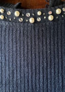 Neck Embroiderred Crop Top