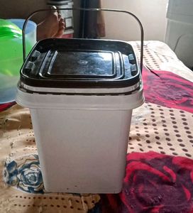 White Plastic Container with Handle Set Of 4