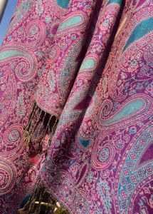 Paisley premium stole
