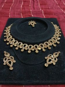Necklace Set With Earing And Teeka