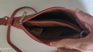 RICH BORN SLING BAG
