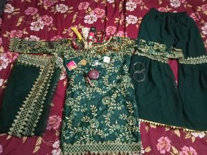 Elegant Green Embroidered Kurta Set