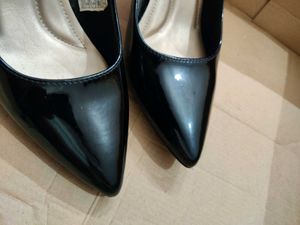 Black Shoe
