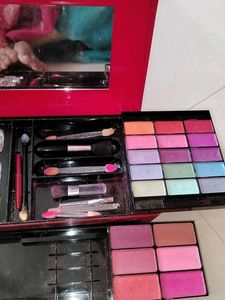 Makup Kits