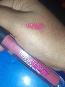 HUDA BEAUTY Lipstick