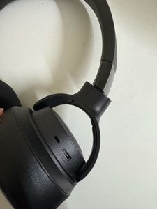 JBL TUNE 720BT (Includes Hard Case + Audio Cable)