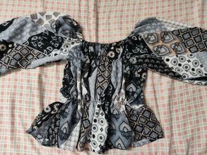 Women Motif Printed Sweetheart Neck Top