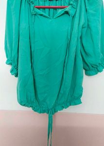 HALF SHOULDER TOP