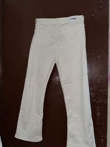 White straight leg jeans😍