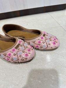 Baby Pink Juttis