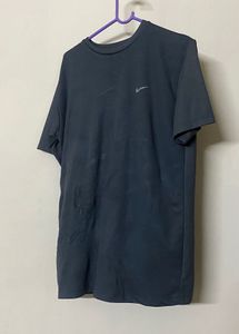 Nike T Shirt