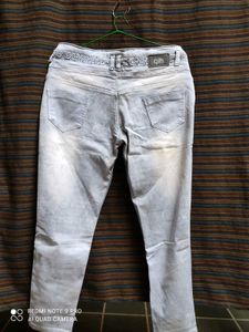 Gray Wash Jeans with Lace Detail , It Stretchable