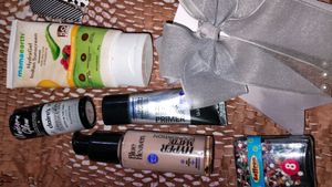 Gift Combo Makeup And Accessories