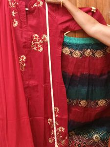 Ghagra set with top+bottom+dupatta - Like new