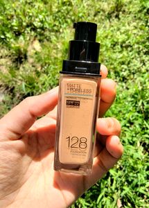 Maybelline New York Fit Me Matte +Poreless Normal To Oily SPF 22 Foundation