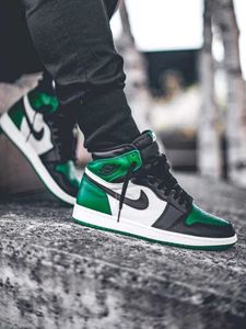 Air Jordan 1 Retro High Lucky Green