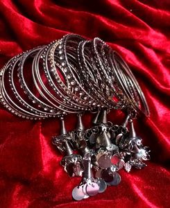 Silver Tone Bangle Set