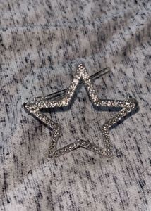 Beaded bracelet and y2k glittery star hairpin