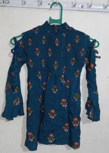 Full Neck Top With Pearl Spreaded