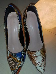 Snakeskin Print Pointed Heels