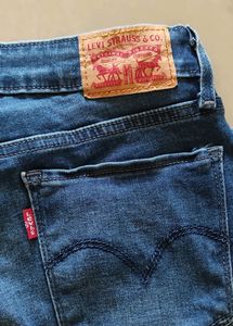 Levi&#39;s Jean XS ize 28&#34;
