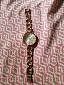 Women Stylish Golden Chain Watch