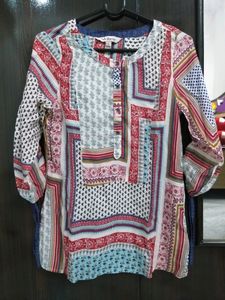 Latin Quarters Tie-up Sleeves Top