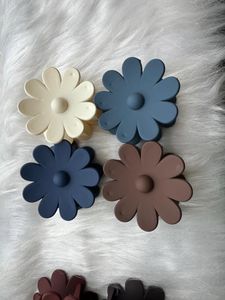 Daisy Hair Claw Clips