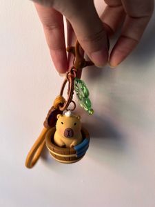 Chill Capybara Keychain 🤎