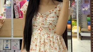 Cute sweet heart neck top