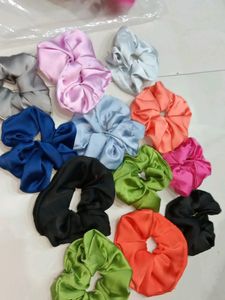 Pack of 12 random colors Scrunchies❤️