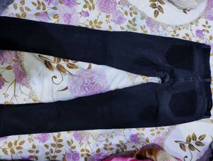 Black skinny jeans with knee slits