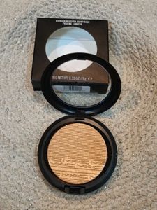 MAC Highlighter In Shade Oh Darling!