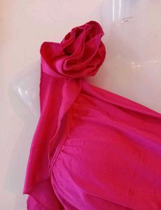 Shein Icon One Shoulder Rose Crop Top