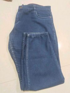 Women&#39;s Jeans