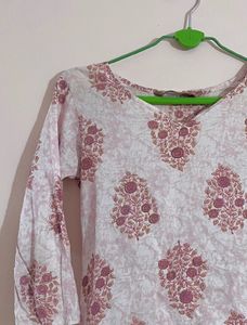 🌸 Floral Print Three-Quarter Sleeve Top