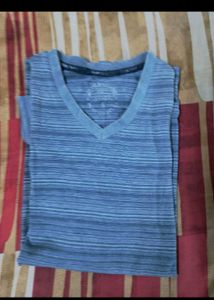 Men&#39;s Striped V-Neck T-Shirt