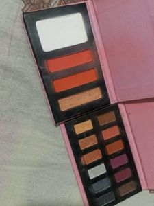 Myglamm Eyeshadow + Blush Pallete